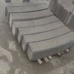 黄冈芝麻白弧形路牙石