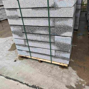 黄冈芙蓉白路牙石，马路牙子