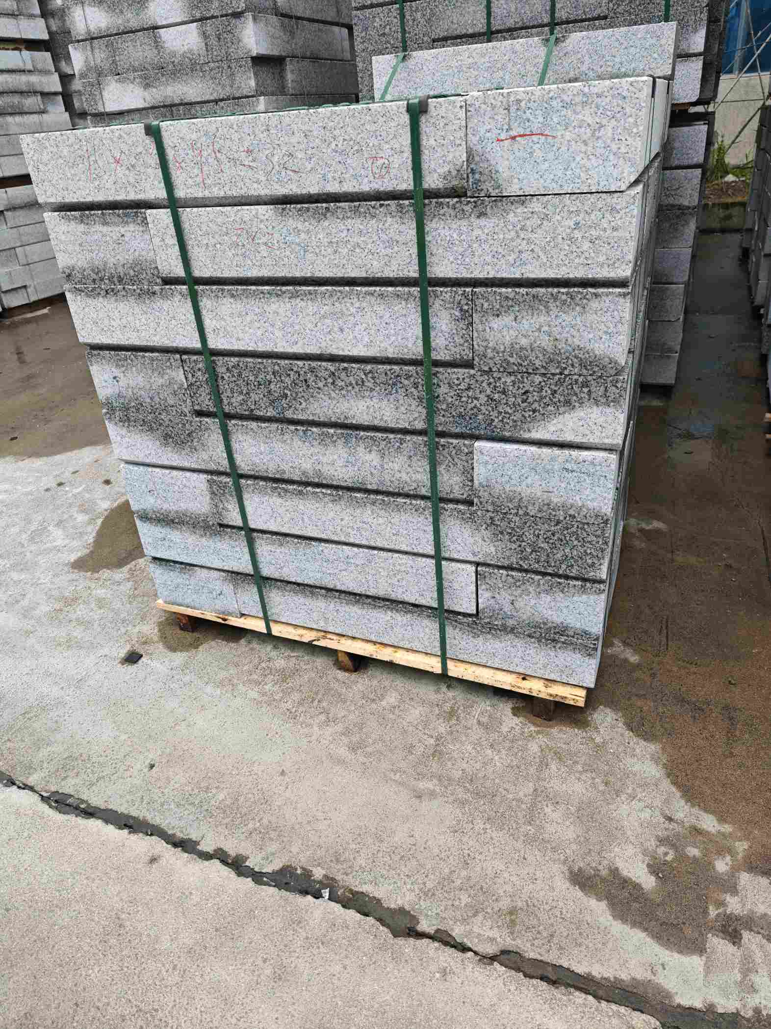 黄冈芙蓉白路牙石，马路牙子