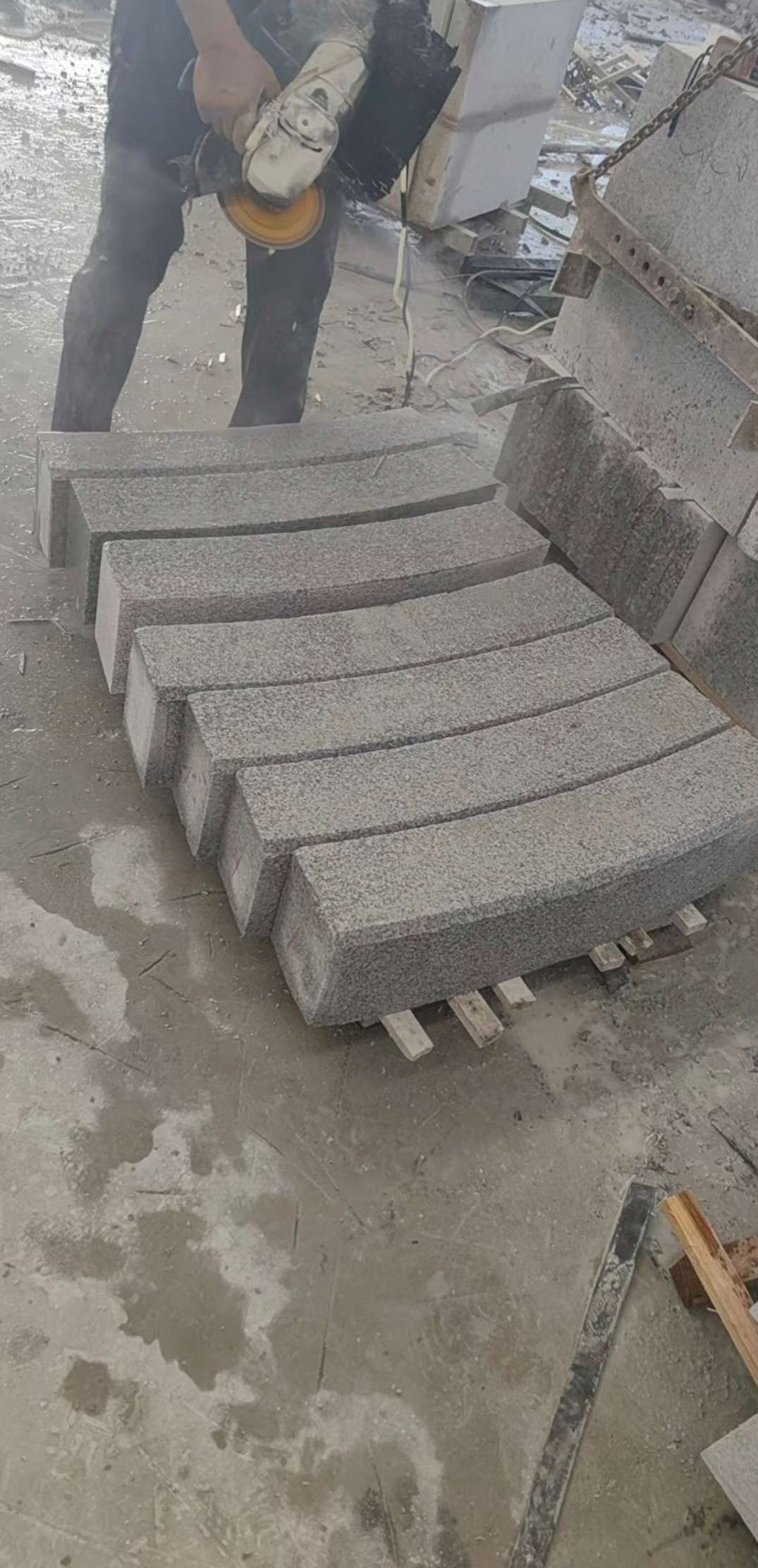 黄冈芝麻白弧形路牙石